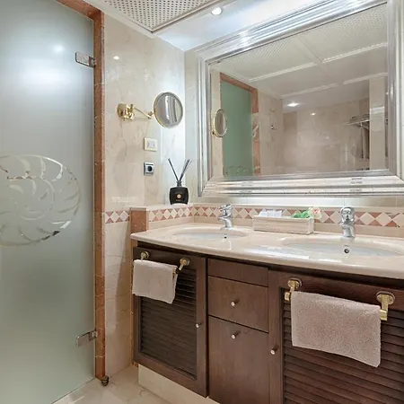 Studio Private Wing Estepona 5* エステポナ
