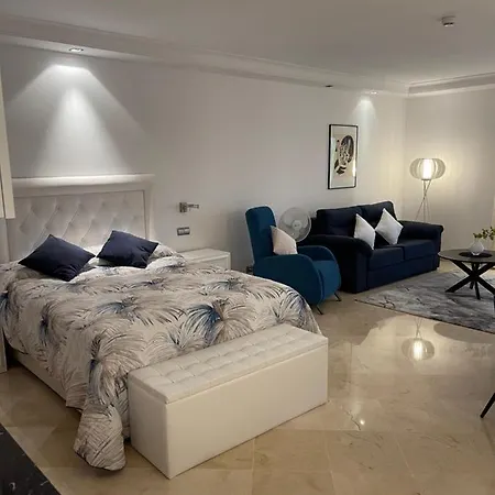 ホテル Studio Private Wing Estepona